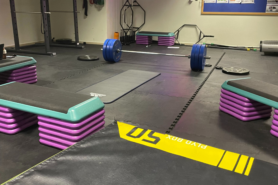 WEIGHT ROOM 1